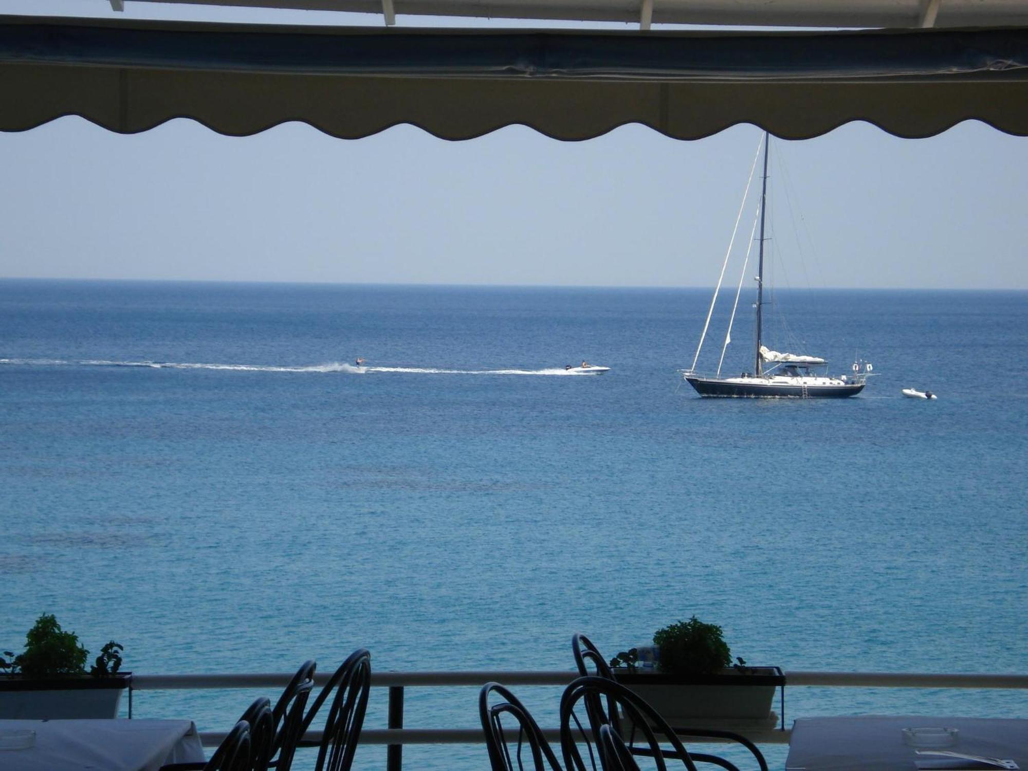 Panorama Hotel Agia Marina  エクステリア 写真